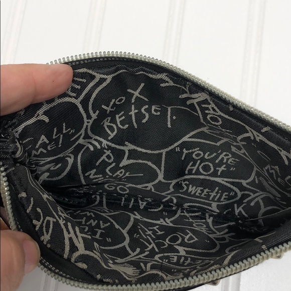 ⭐️ Betsy Johnson Blingy Wristlet - Picture 5 of 5